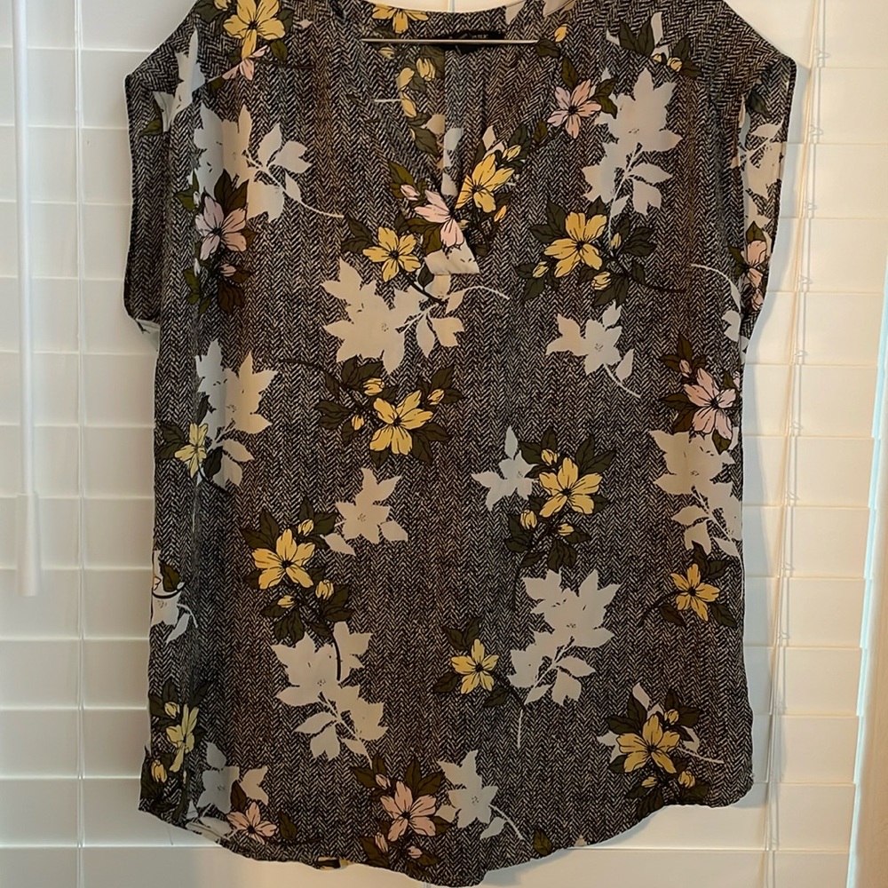 Banana Republic ladies floral top